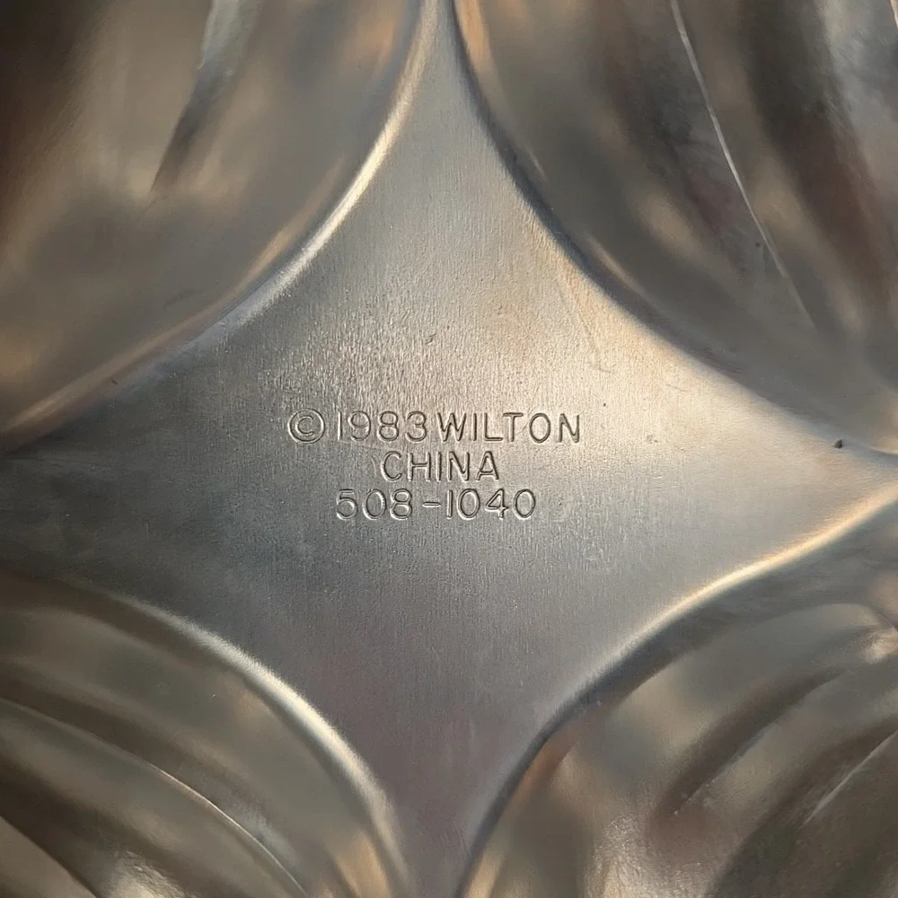 Mini Pumpkins Cake Pan 6‎ Cavity Mold Fall Halloween 1983 Wilton 508-1040